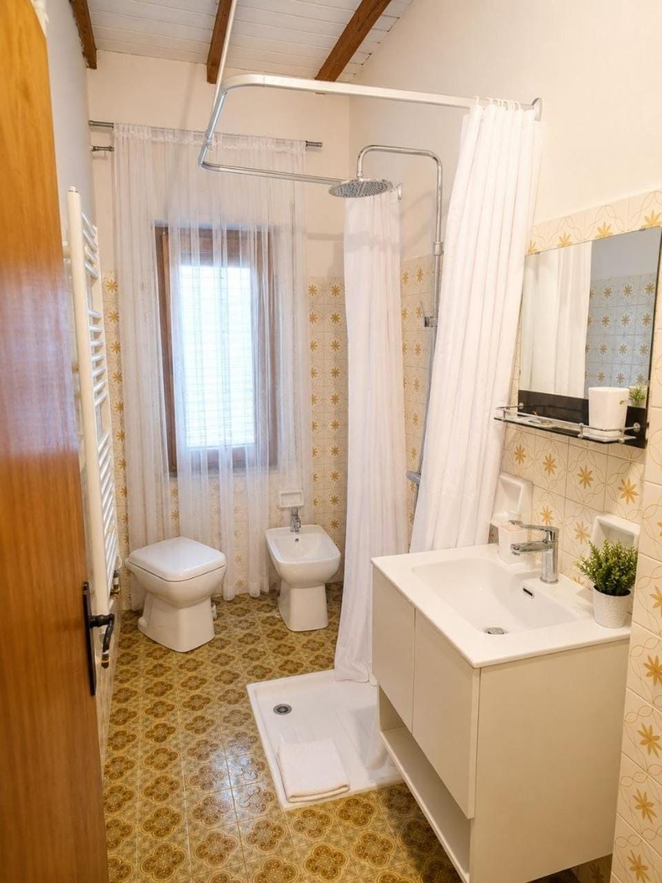 Shower, Toilet, Bathroom, bidet, towels