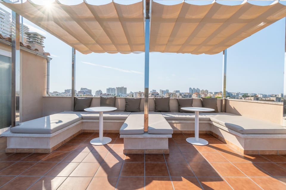 Property building, Balcony/Terrace, Living room