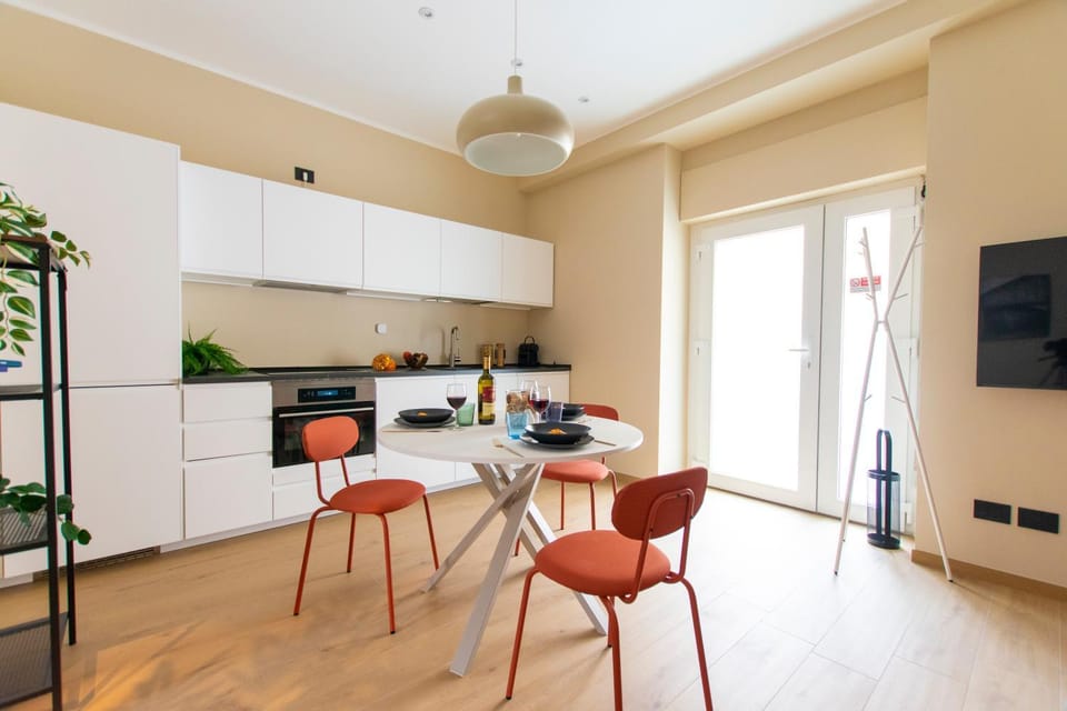 TV and multimedia, Kitchen or kitchenette, Living room, Dining area, oven, stove