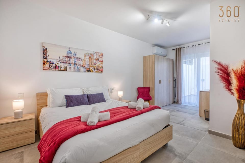 Bed, Photo of the whole room, Bedroom, towels, wardrobe