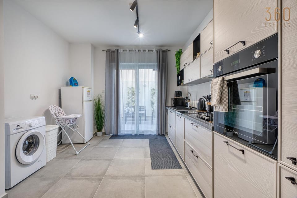 Kitchen or kitchenette, dishwasher, minibar, oven, pet friendly, stove, washing machine, dryer