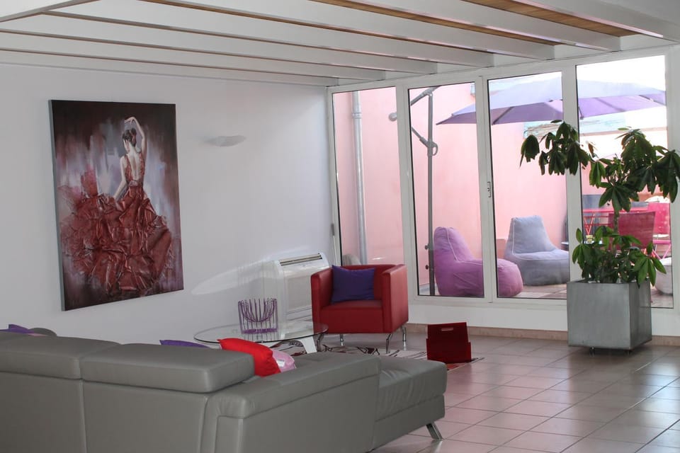 Patio, Living room