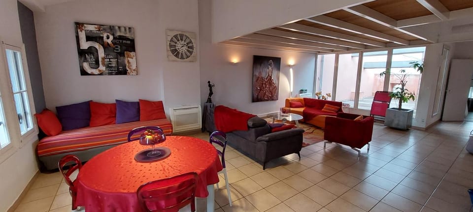 Seating area, Dining area