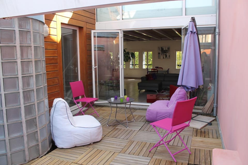 Patio, Living room, Dining area, Landmark view