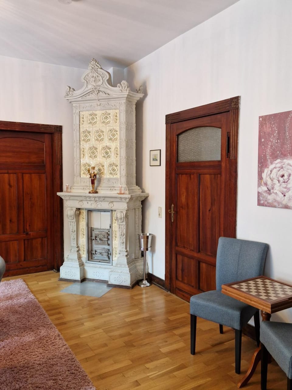 Dining area, Food