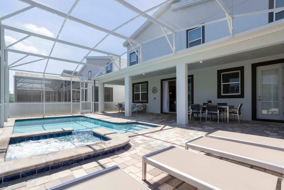 Luxury 9 Bedroom 5 Bath Villa Arcade Theatre Pool 2 Free Waterparks House in Osceola County