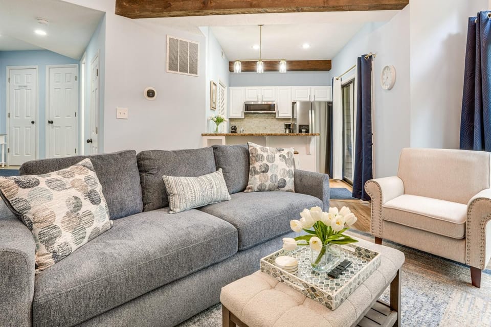 Wintergreen Condo w/ Pool: Near Hike & Market! House in Massies Mill