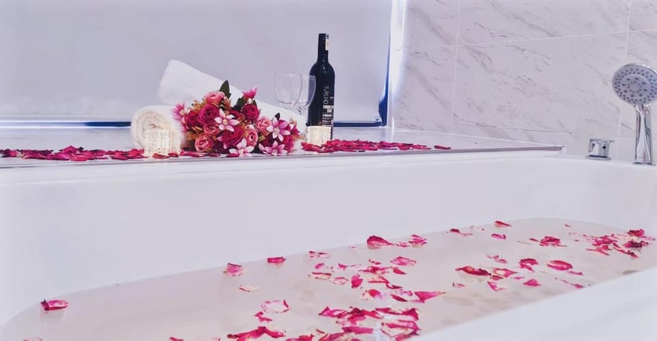 2-4pax Romantic Suite Bathtub Jonker Walk Apartment in Malacca