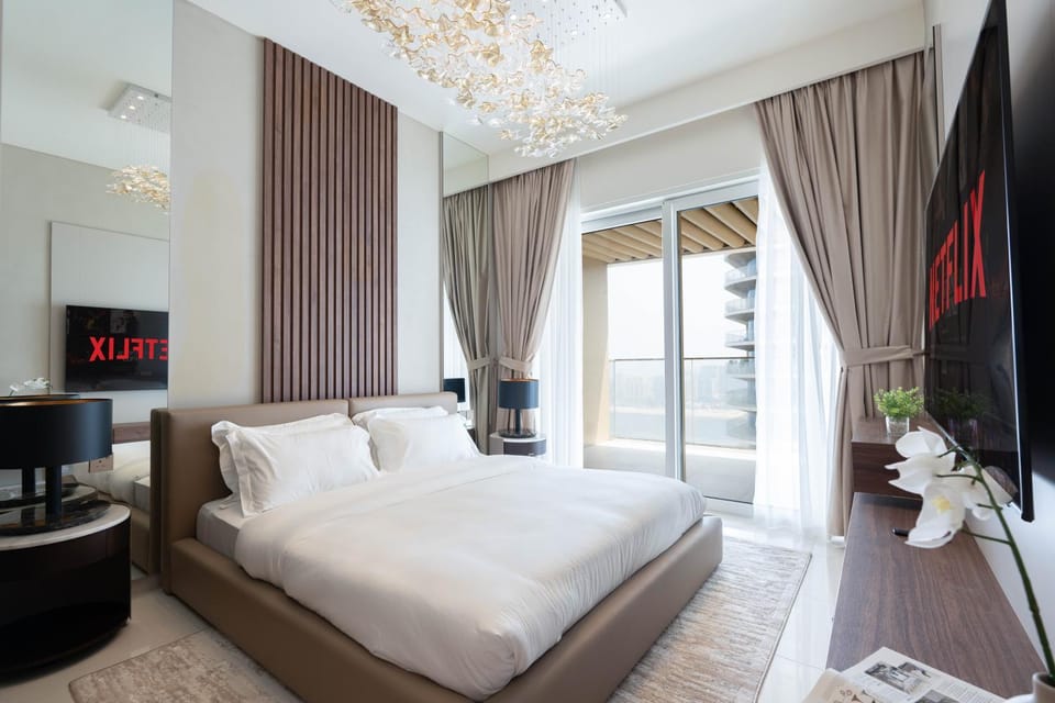 Bed, TV and multimedia, Bedroom