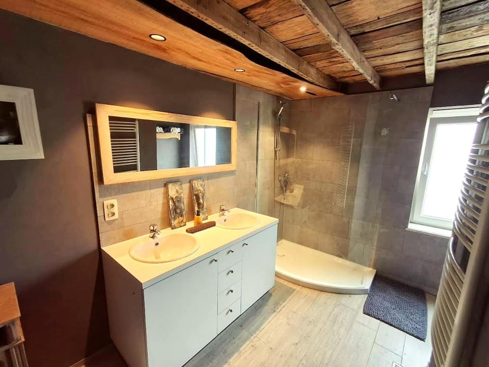 Maison Lucy In het huis van de kunstenares House in Flanders