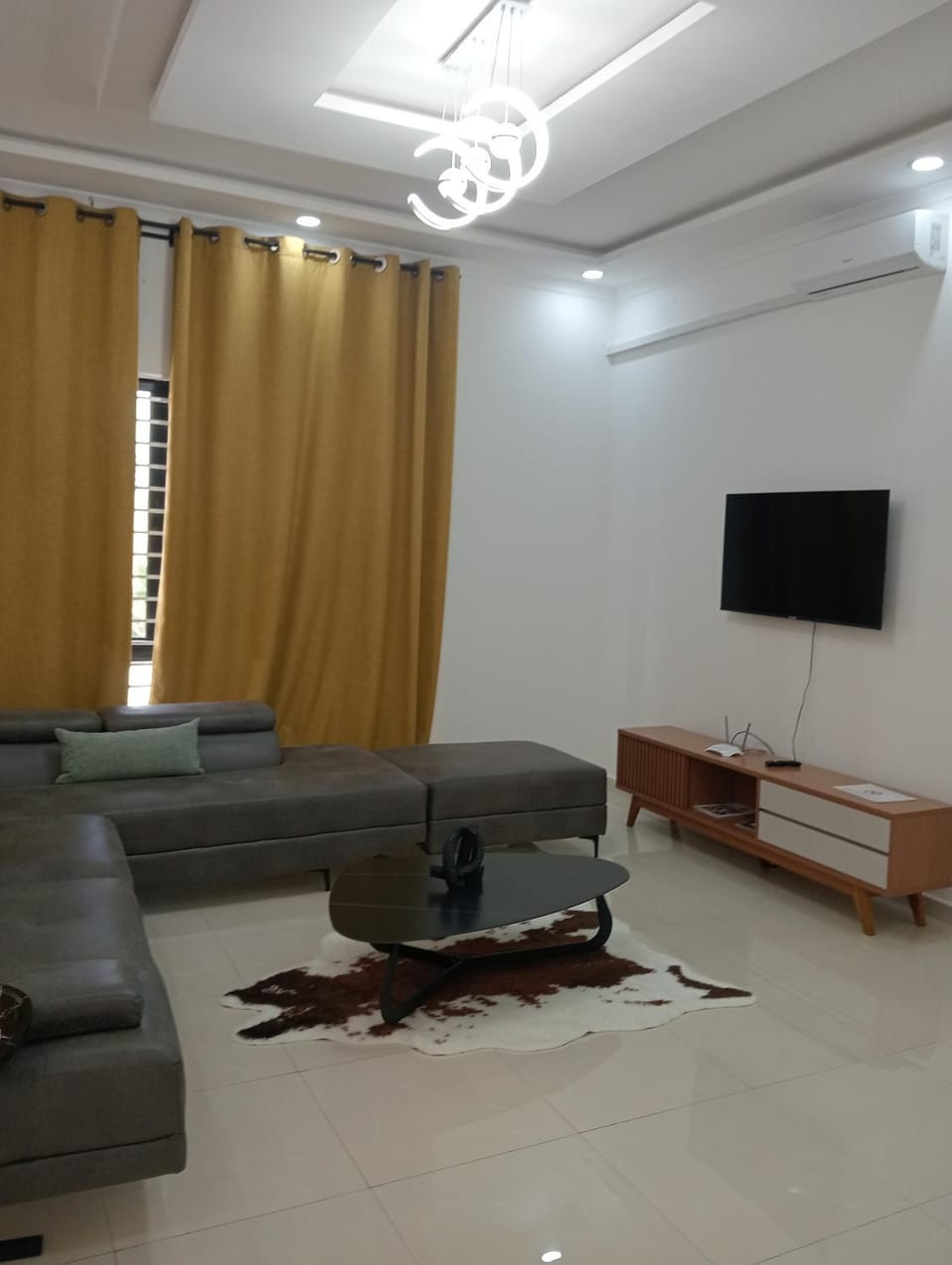 4 Bedrooms Solar Powered House Apartment in Lusaka
