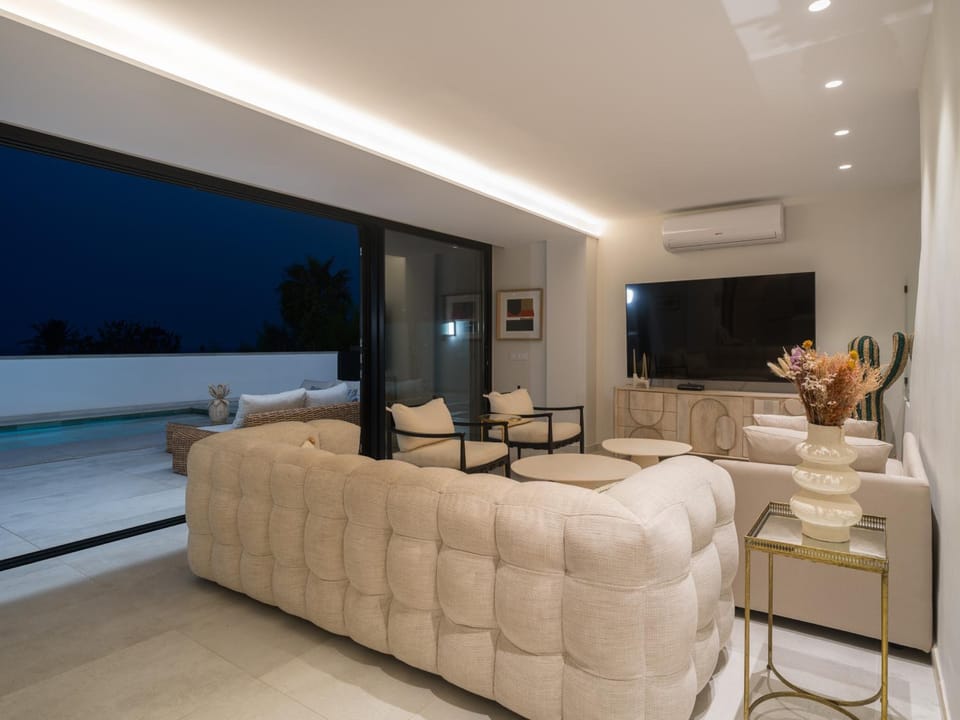 Communal lounge/ TV room, Living room