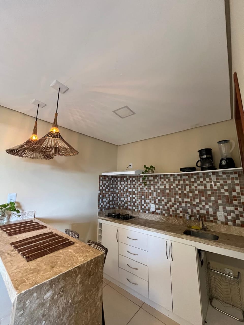 Kitchen or kitchenette, minibar, stove