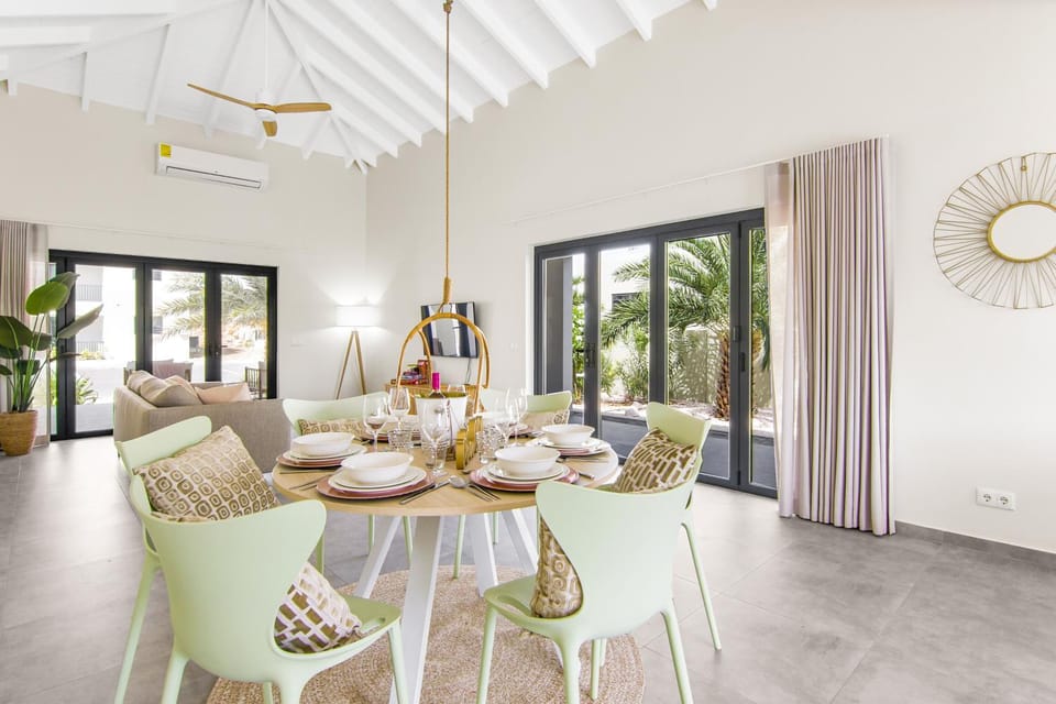 Food and drinks, Dining area