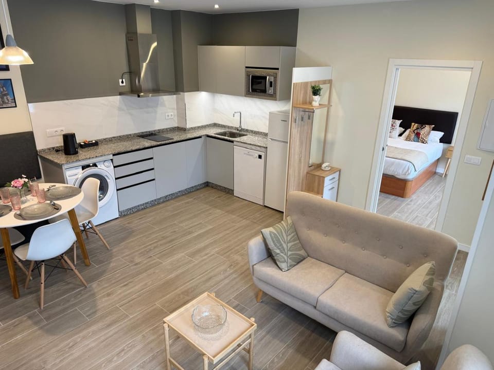 Kitchen or kitchenette, Living room, Seating area, Dining area, dishwasher, oven, stove, Internal: Not applicable to any particular room