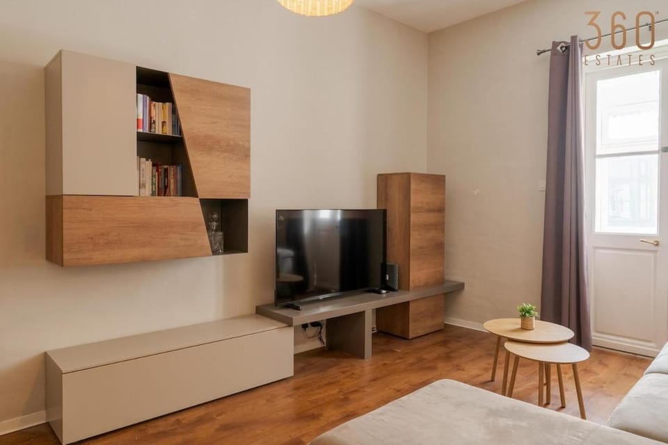 Communal lounge/ TV room, Bed, TV and multimedia, Photo of the whole room, Evening entertainment, Bedroom