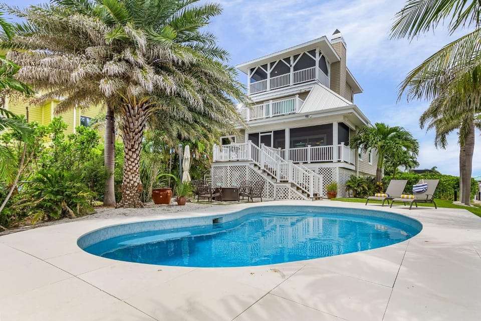 Enchanting Retreat - Pine Island Paradise - Roelens House in St James City