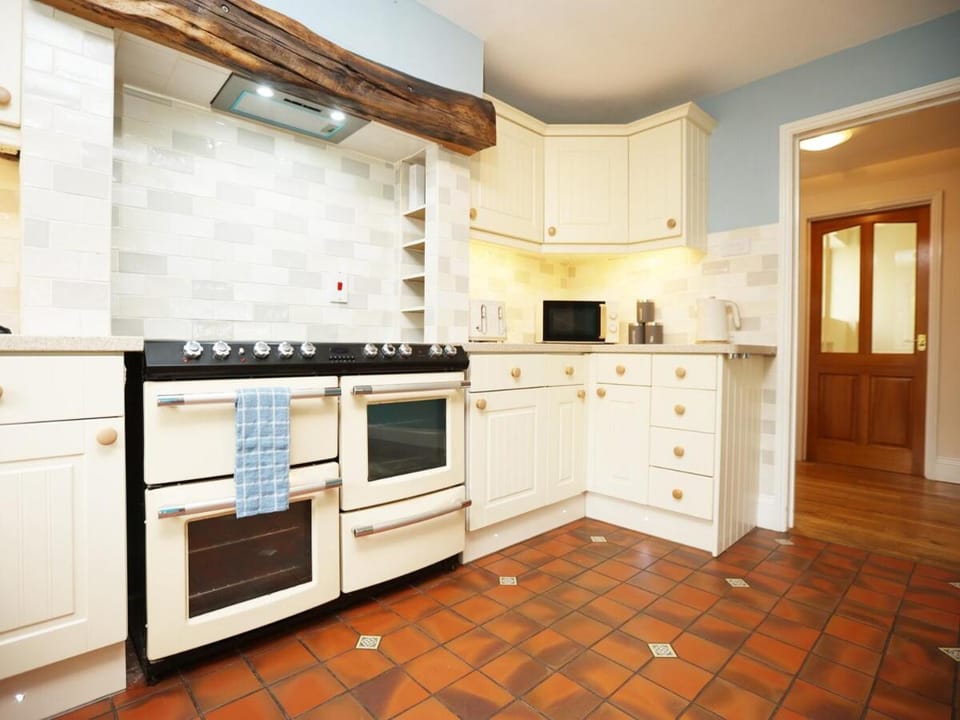 Kitchen or kitchenette, oven, stove