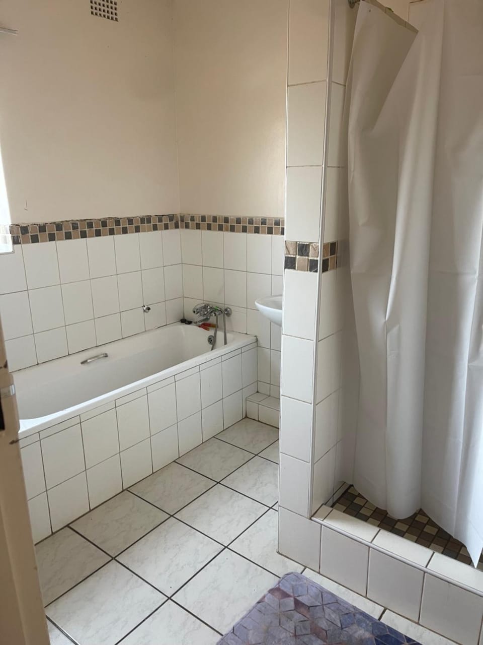 Home stay in Windsor west Vacation rental in Johannesburg