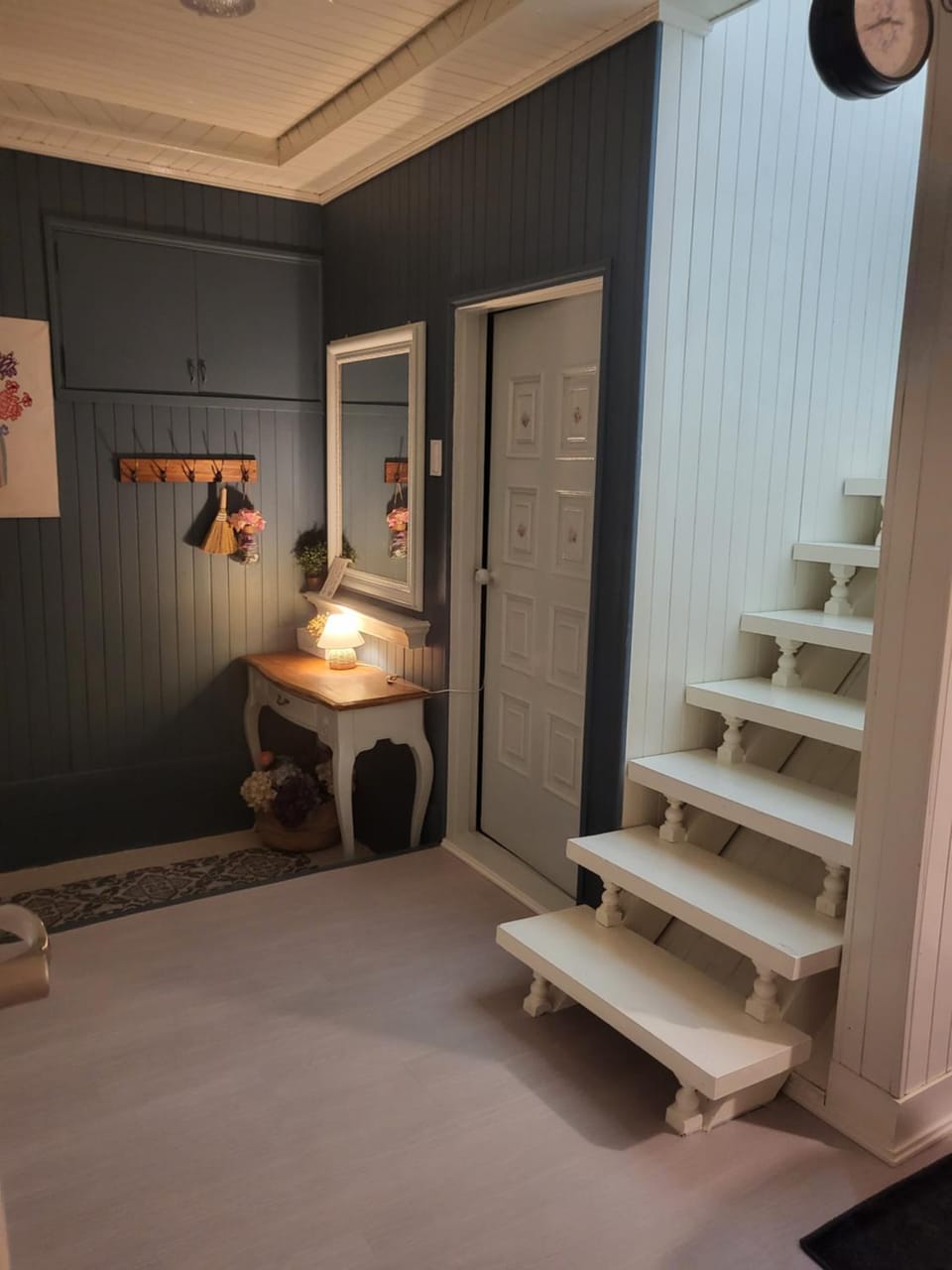 Gwangalli Beach 3min Cozy Attic House Bed and Breakfast in Busan