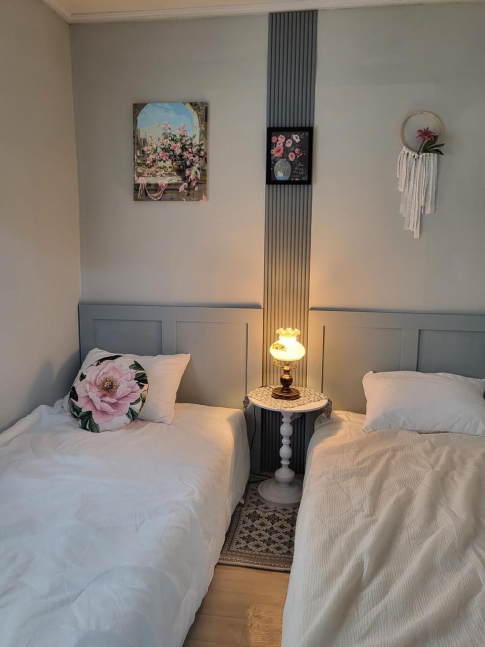 Gwangalli Beach 3min Cozy Attic House Bed and Breakfast in Busan