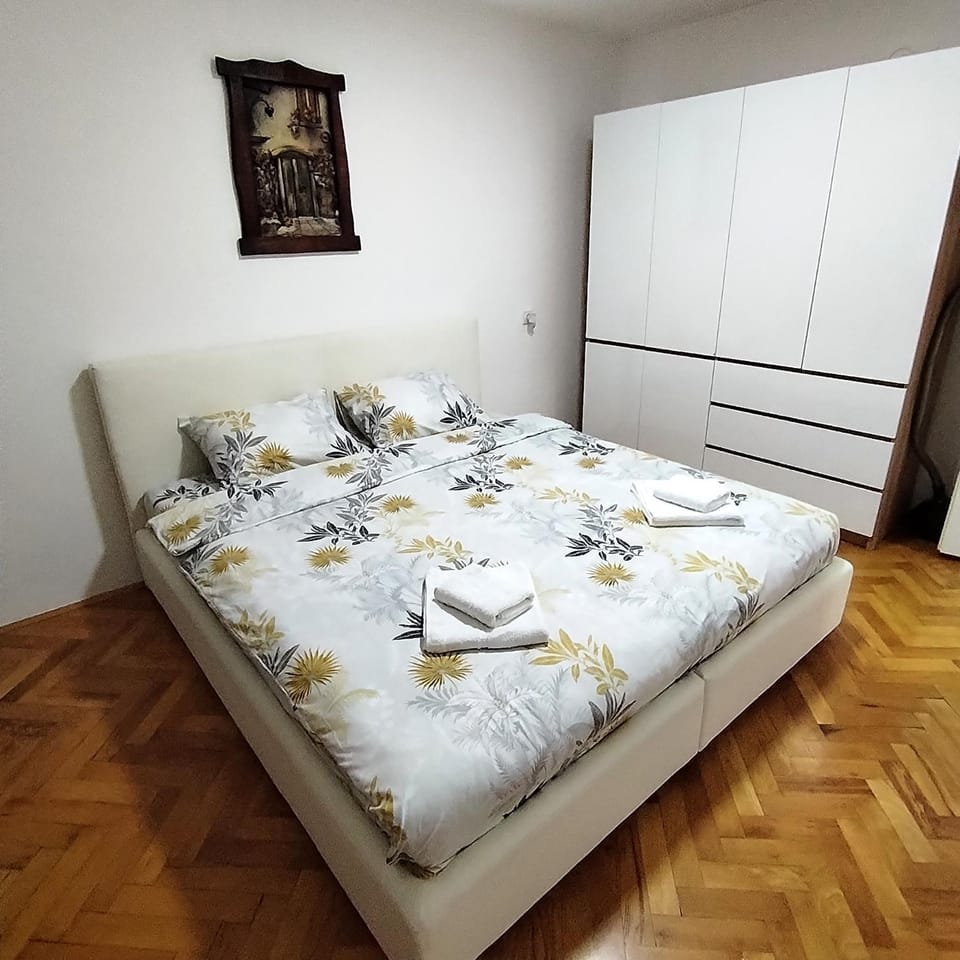 Bed, Photo of the whole room, Bedroom, towels, wardrobe