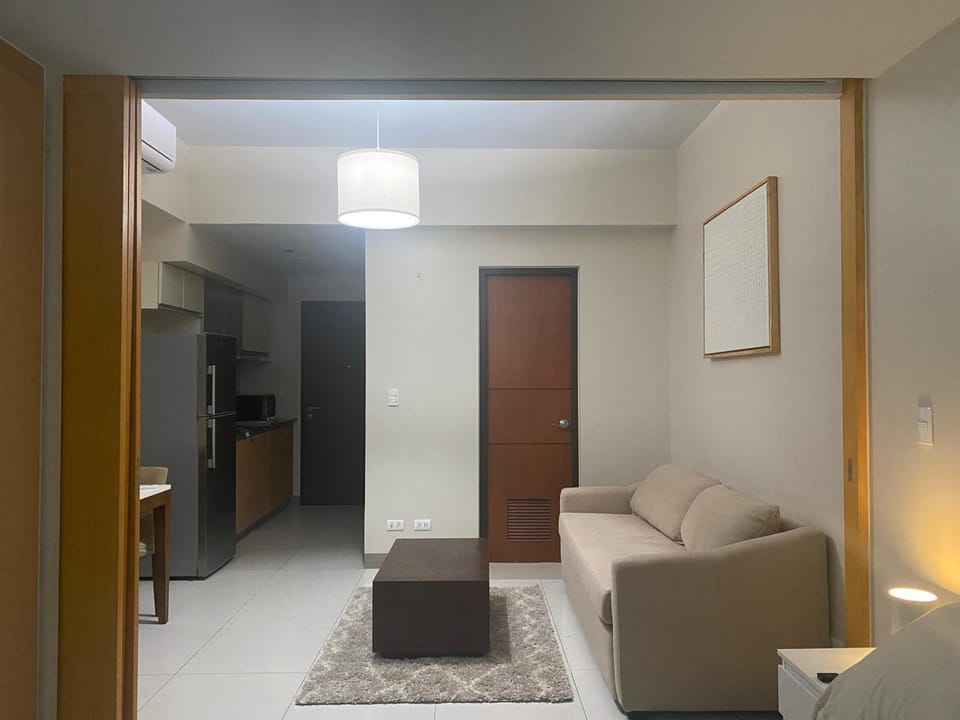 One Uptown Residence BGC 1BR sofabed Apartment hotel in Makati