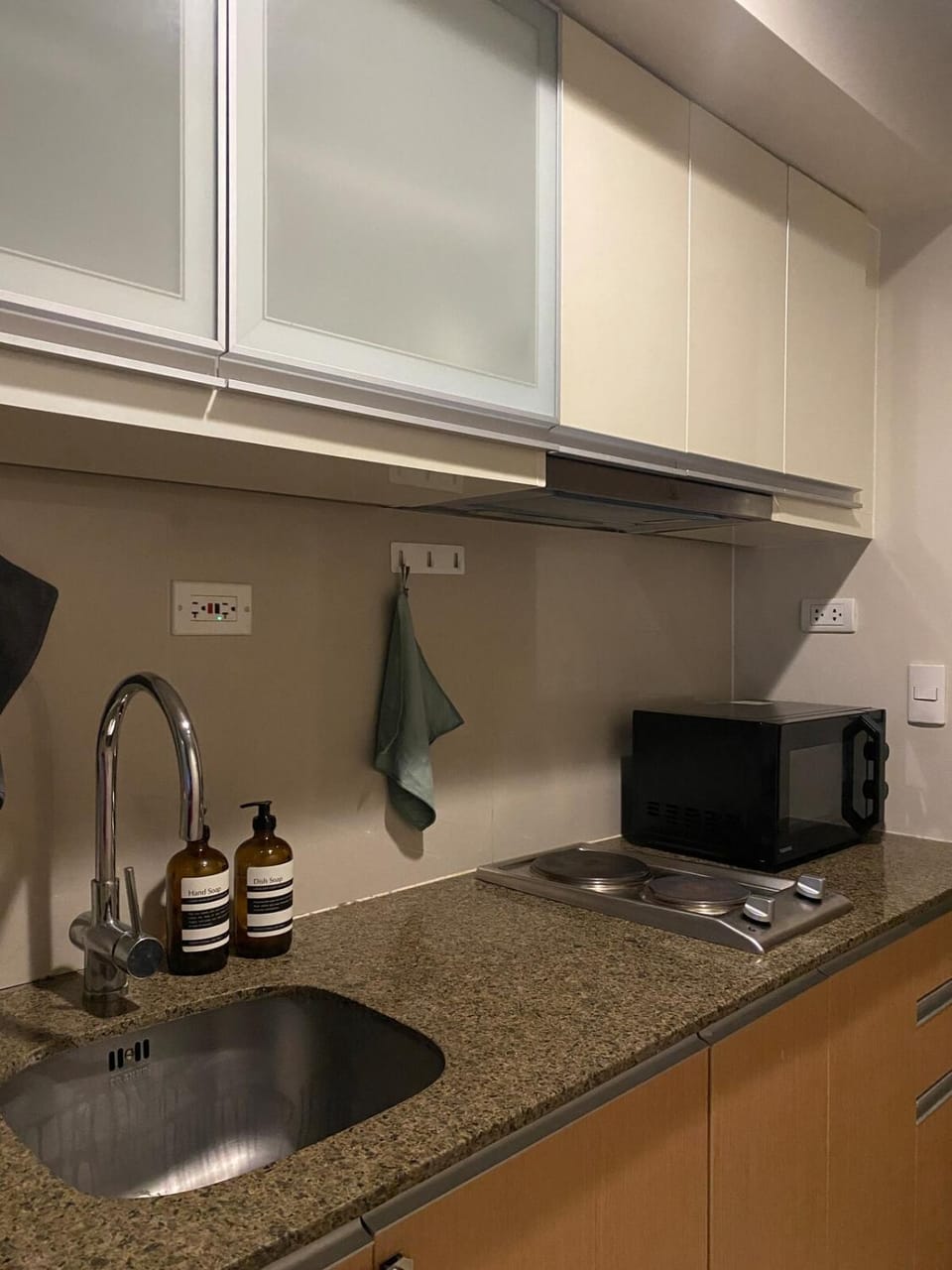 One Uptown Residence BGC 1BR sofabed Apartment hotel in Makati