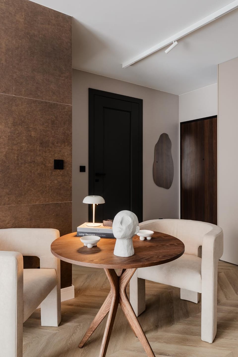 Seating area, Dining area