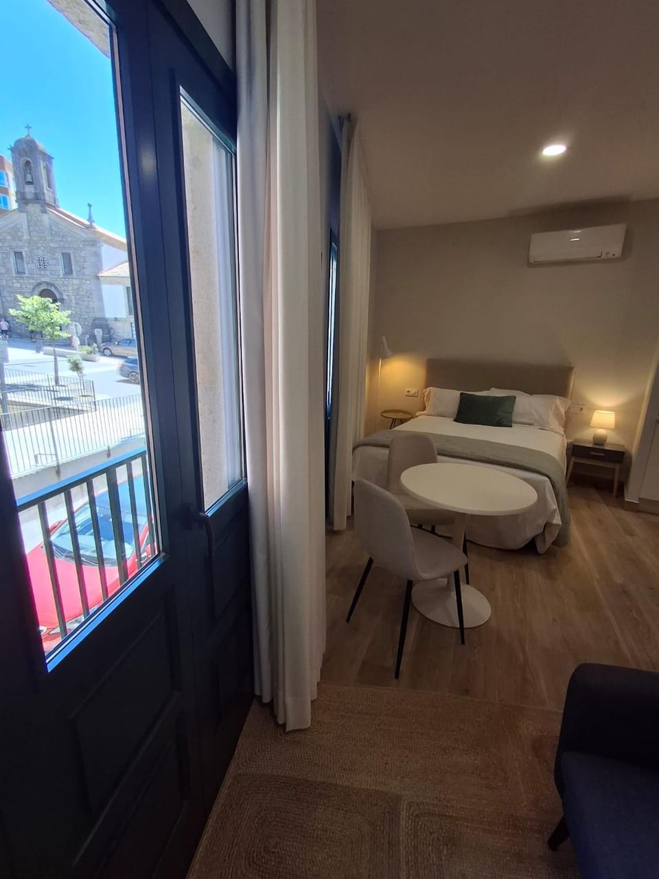 Bed, View (from property/room), Balcony/Terrace, Photo of the whole room, Bedroom