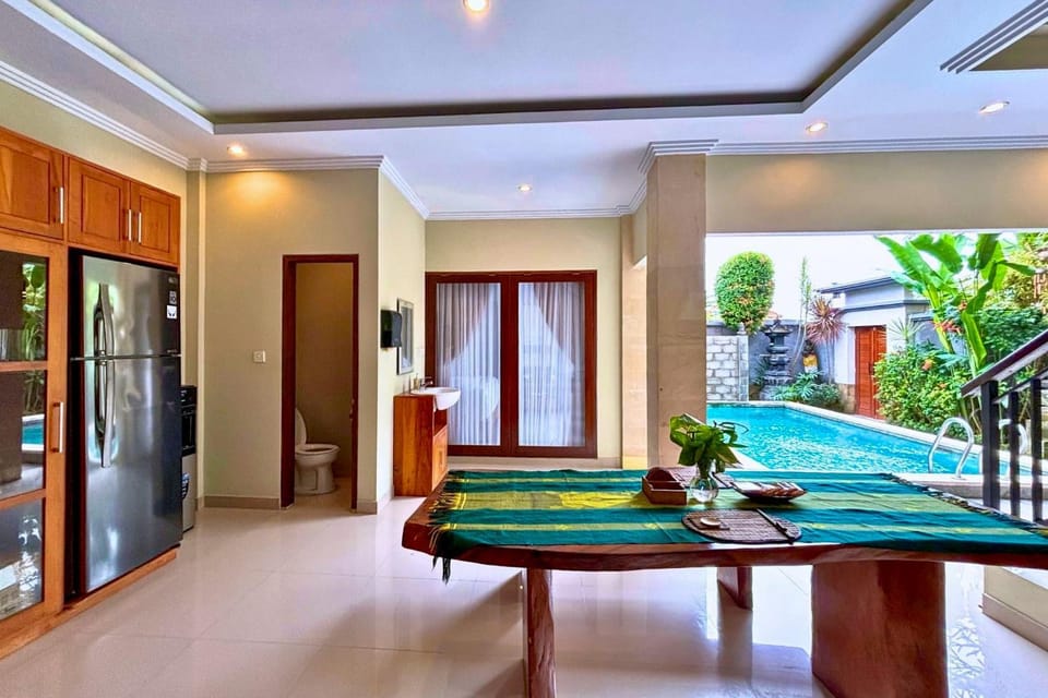Dining area, Pool view, Swimming pool