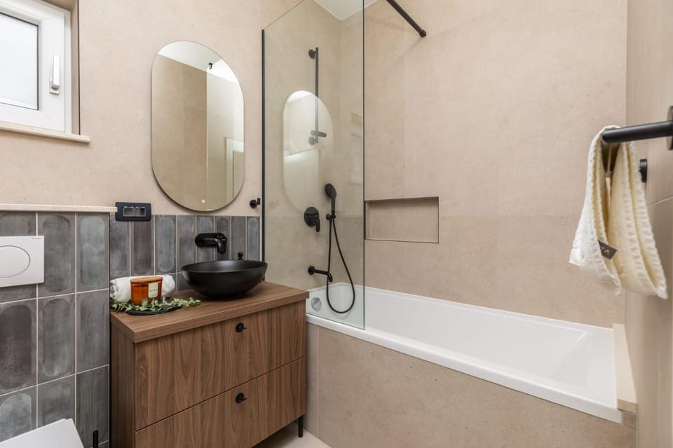 Bathroom, Bath
