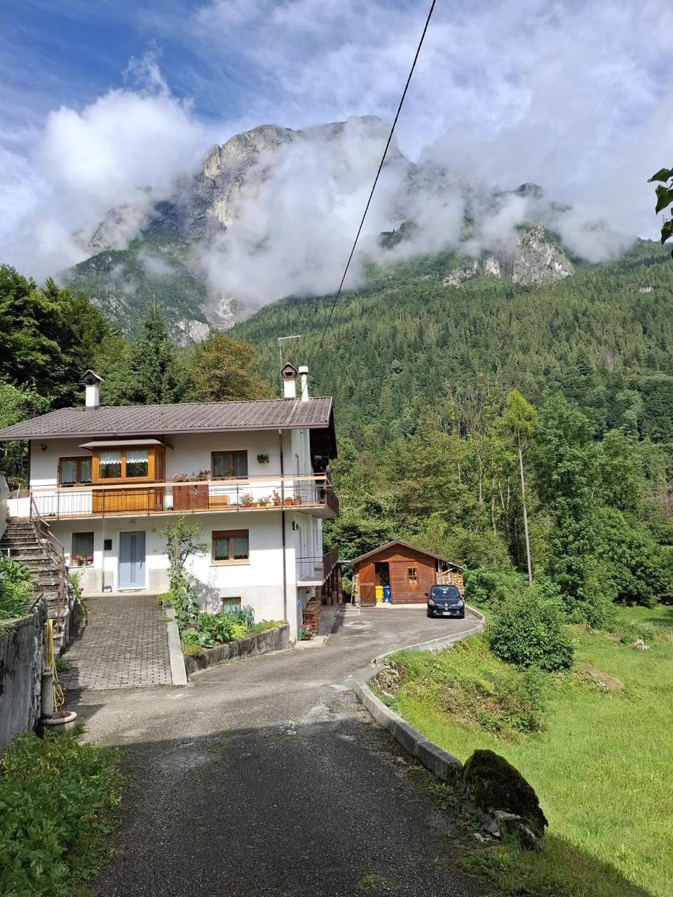 Property building, Day, Natural landscape, Balcony/Terrace, Balcony/Terrace, Mountain view, Parking