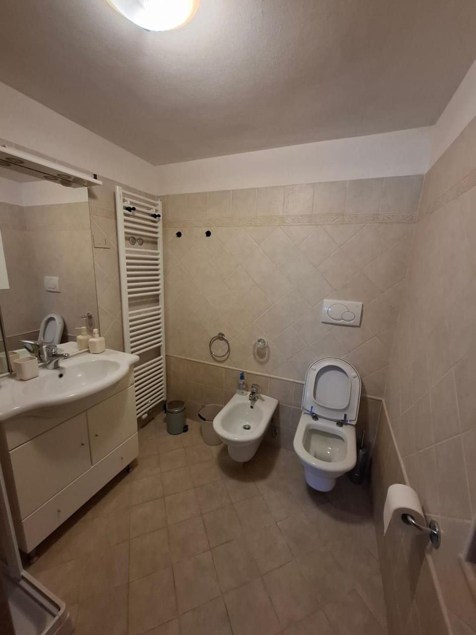 Shower, Toilet, Bathroom, bidet, towels