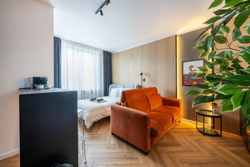Bed, TV and multimedia, Living room, Photo of the whole room, Seating area, Bedroom