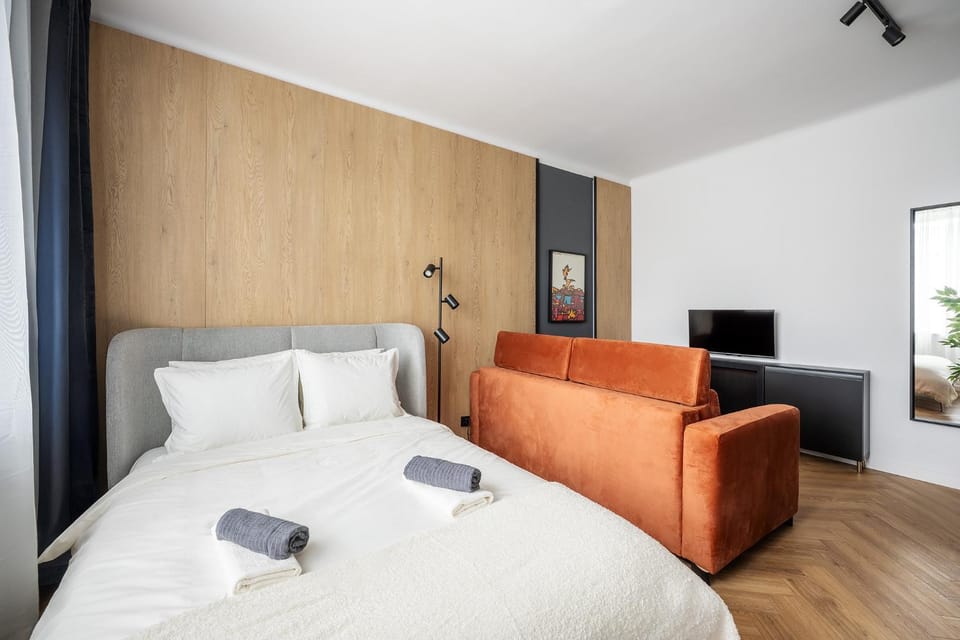 Bed, TV and multimedia, Living room, Photo of the whole room, Bedroom, towels