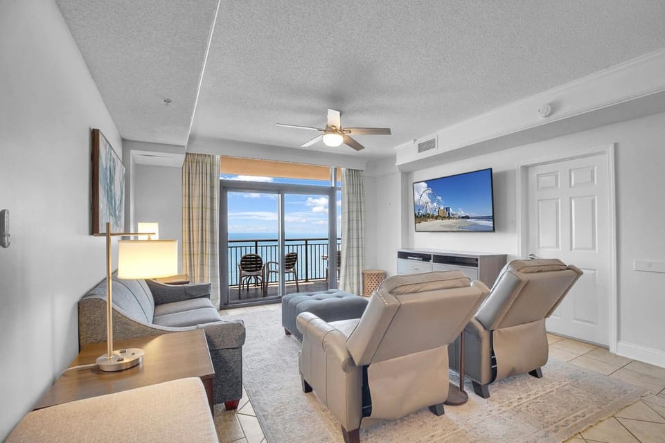 Natural landscape, TV and multimedia, Living room, Seating area, Sea view, Sea view