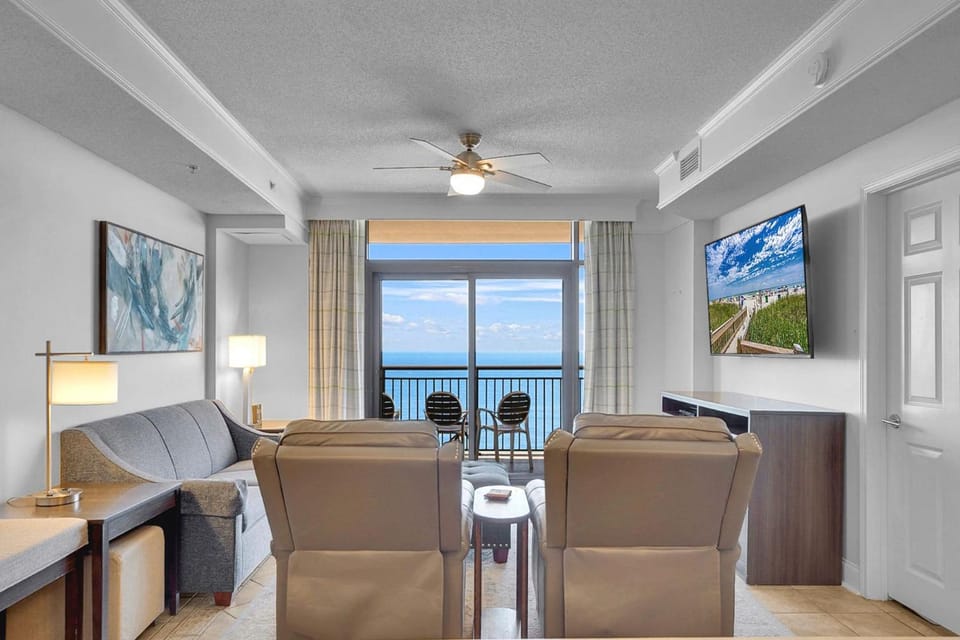 Natural landscape, TV and multimedia, Living room, Seating area, Dining area, Sea view