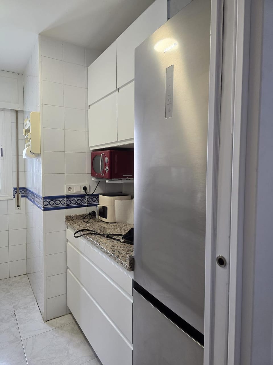 Kitchen or kitchenette, dishwasher, stove