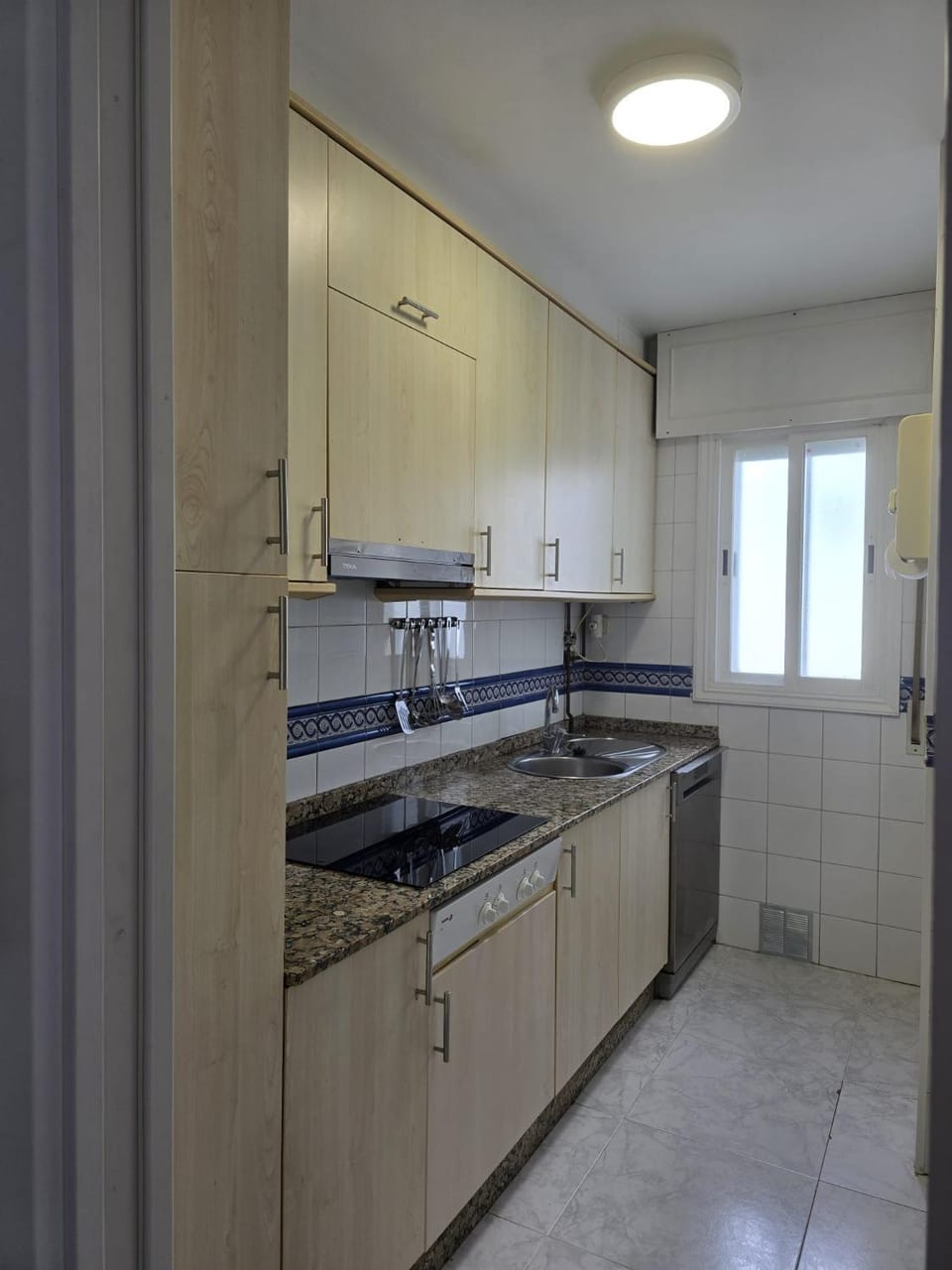 Kitchen or kitchenette, dishwasher, stove
