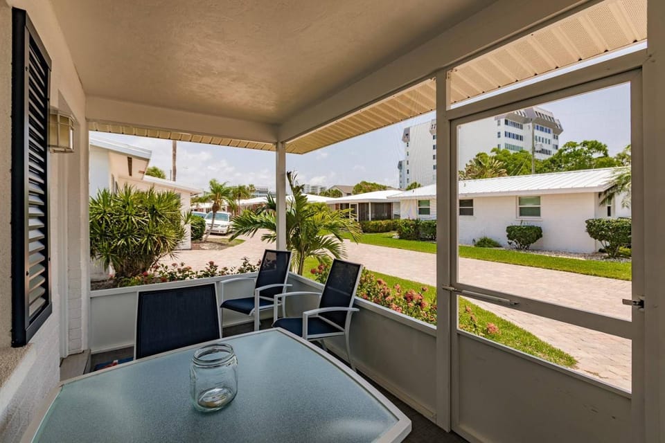 Beachside Fun & Family Comfort, Just Steps from the Sand - Aloha Kai #16 - Roelens House in Siesta Beach