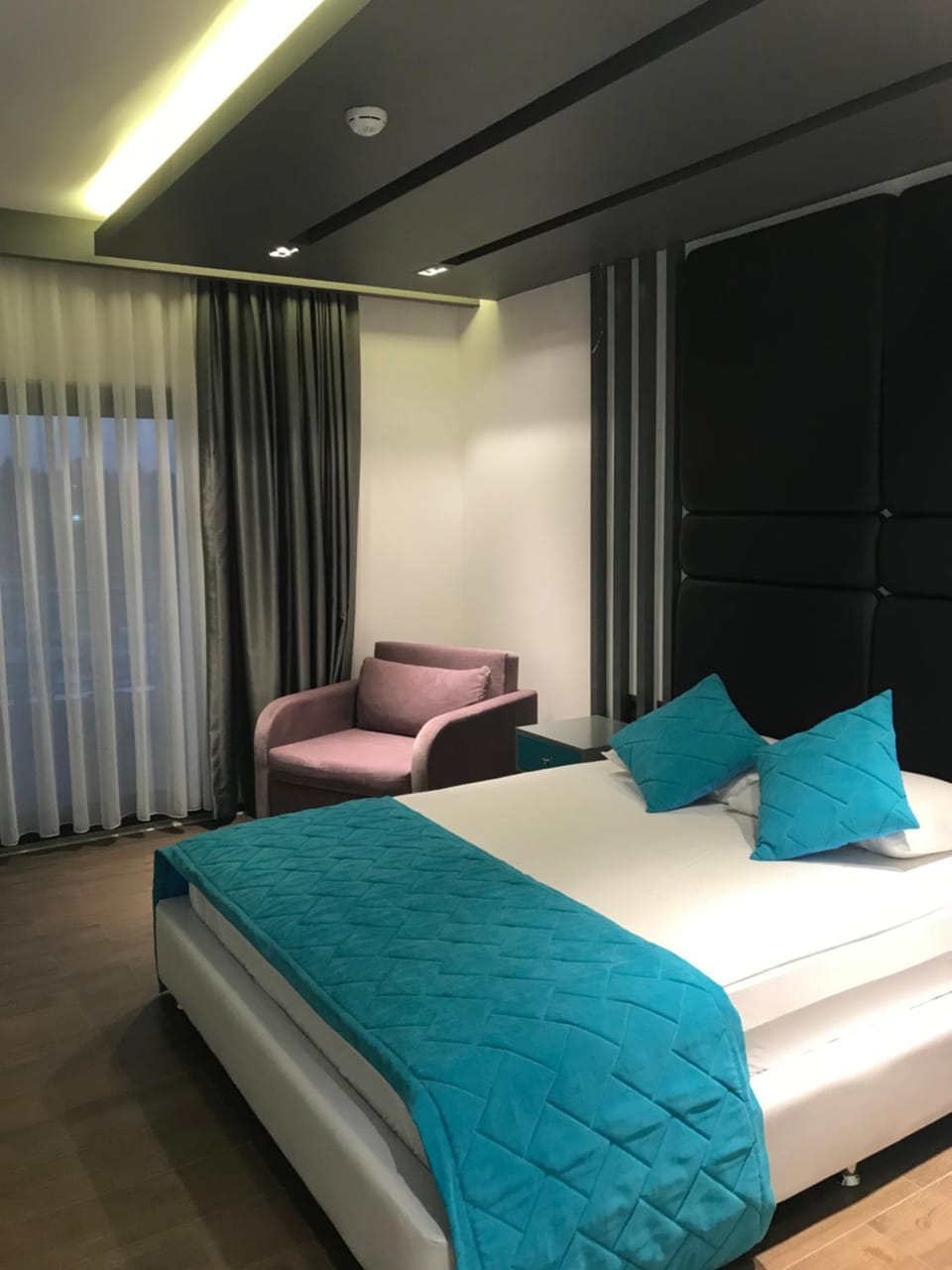 Bed, Massage, Photo of the whole room, Bedroom, room service
