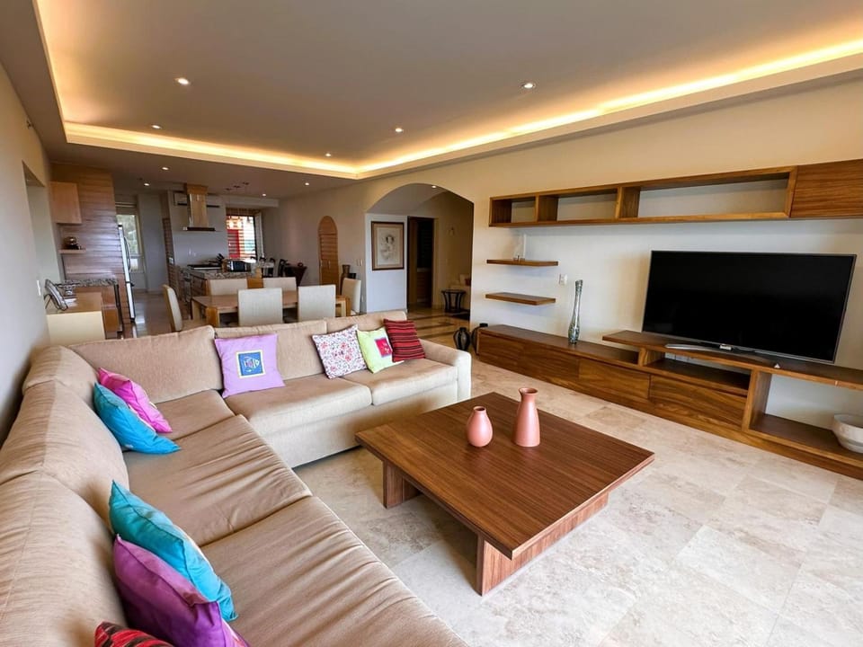 ANANA El Dorado 305 | Pool & Lake Views House in Chapala