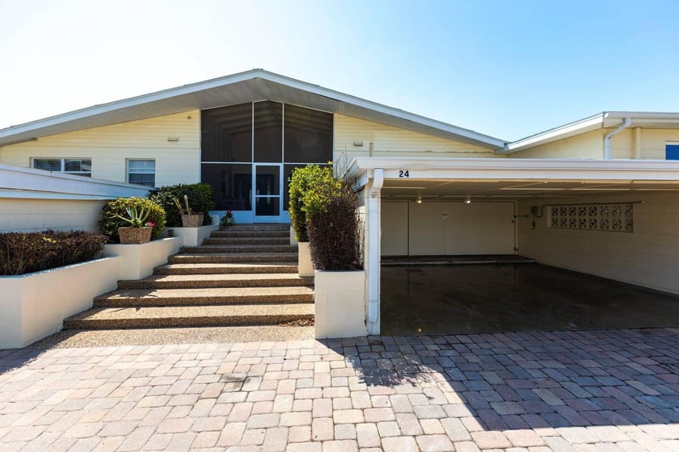Family-Friendly Beach Escape with Pool, Porch & Sun-Filled Fun - Aloha Kai #24 House in Siesta Beach
