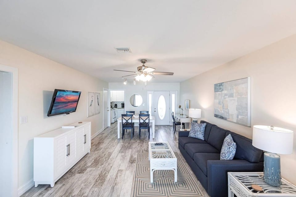 Family-Friendly Beach Escape with Pool, Porch & Sun-Filled Fun - Aloha Kai #24 House in Siesta Beach