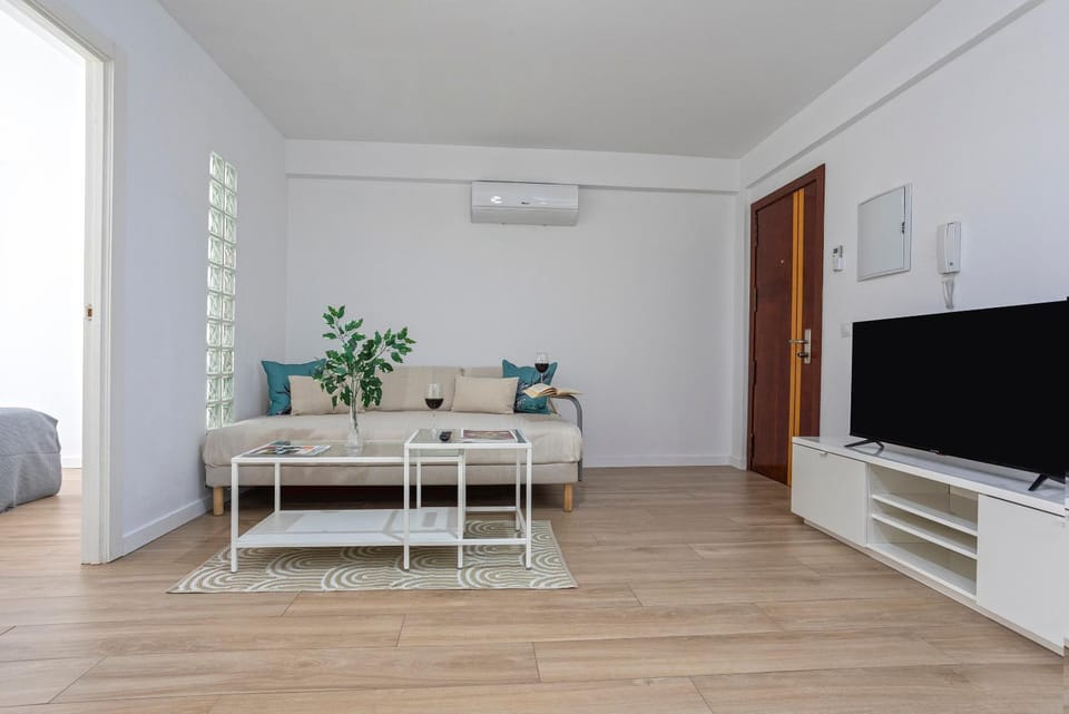 TV and multimedia, Living room, Dining area, air conditioner
