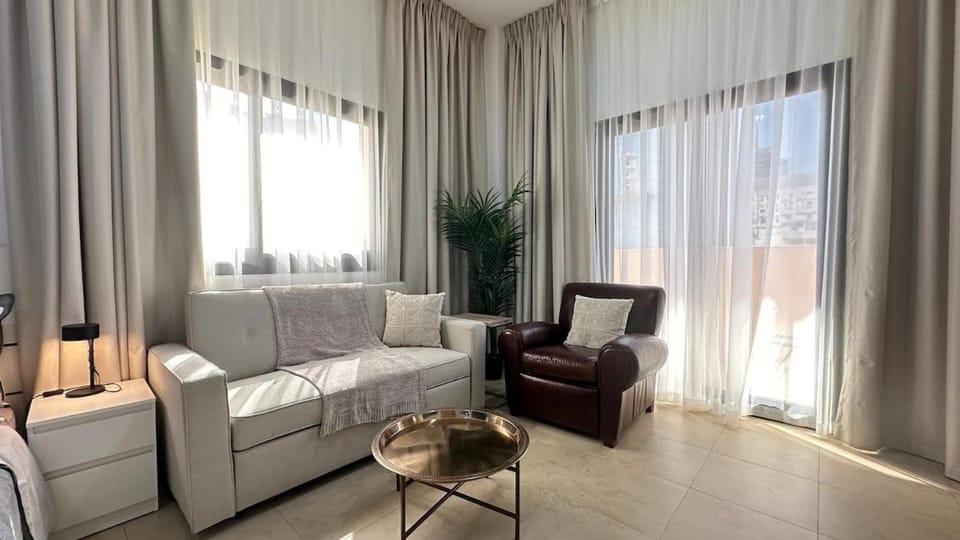 Lovely Studio with balcony in Silicon Oasis Apartment in Dubai