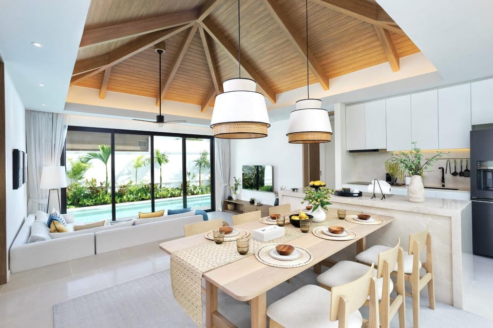 Kitchen or kitchenette, Living room, Food and drinks, Seating area, Dining area, Food, Pool view, Swimming pool