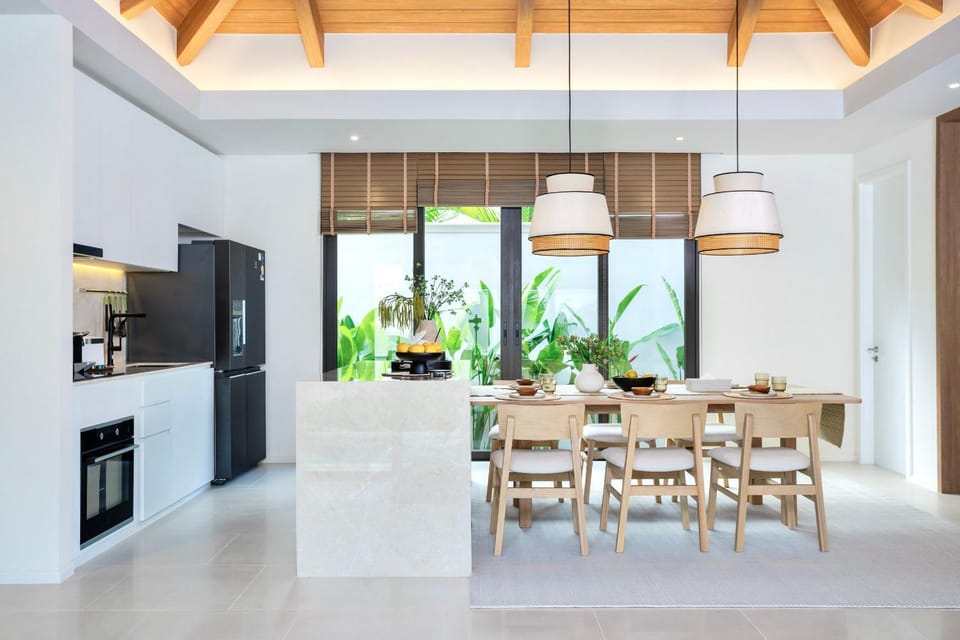 Kitchen or kitchenette, Dining area, minibar, oven