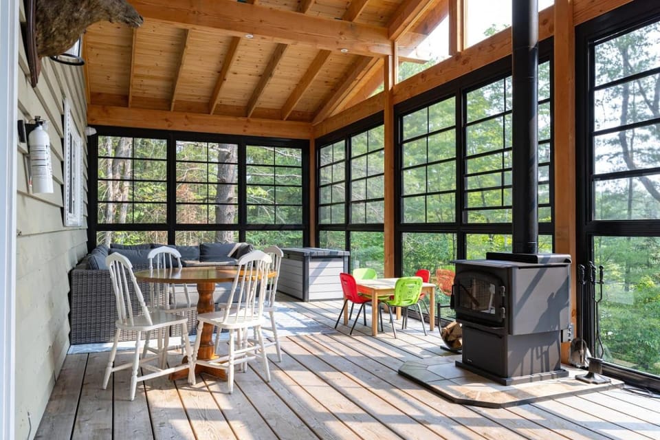 Patio, Living room